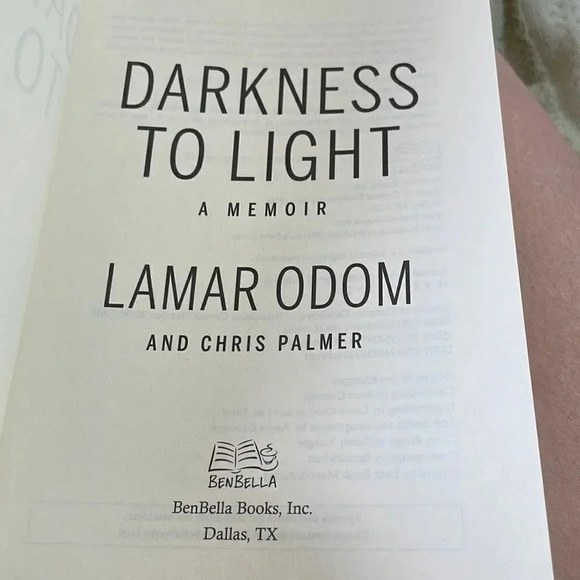 Darkness to Light - Lamar Odom Memoir Paperback Book - Picture 3 of 5